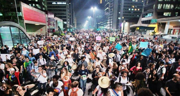 Na Cidade: Ressaca de Carnaval do Bloco Me aBrasa 2015