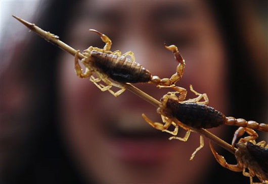 Escorpião frito (Cingapura) 