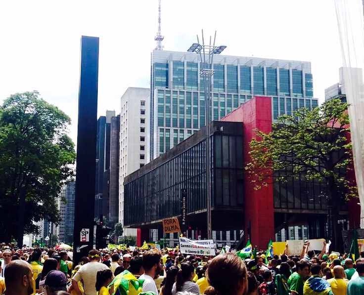 Arte: Protesto contra Dilma em São Paulo