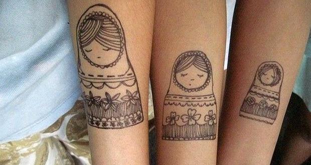 Tatuagens de mãe e filha