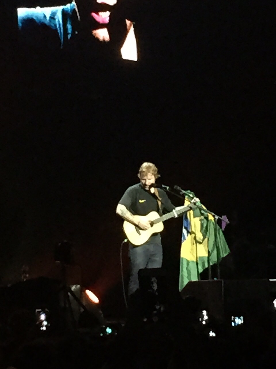 Shows: Ed Sheeran faz show animado em São Paulo e deixa fãs enlouquecidas