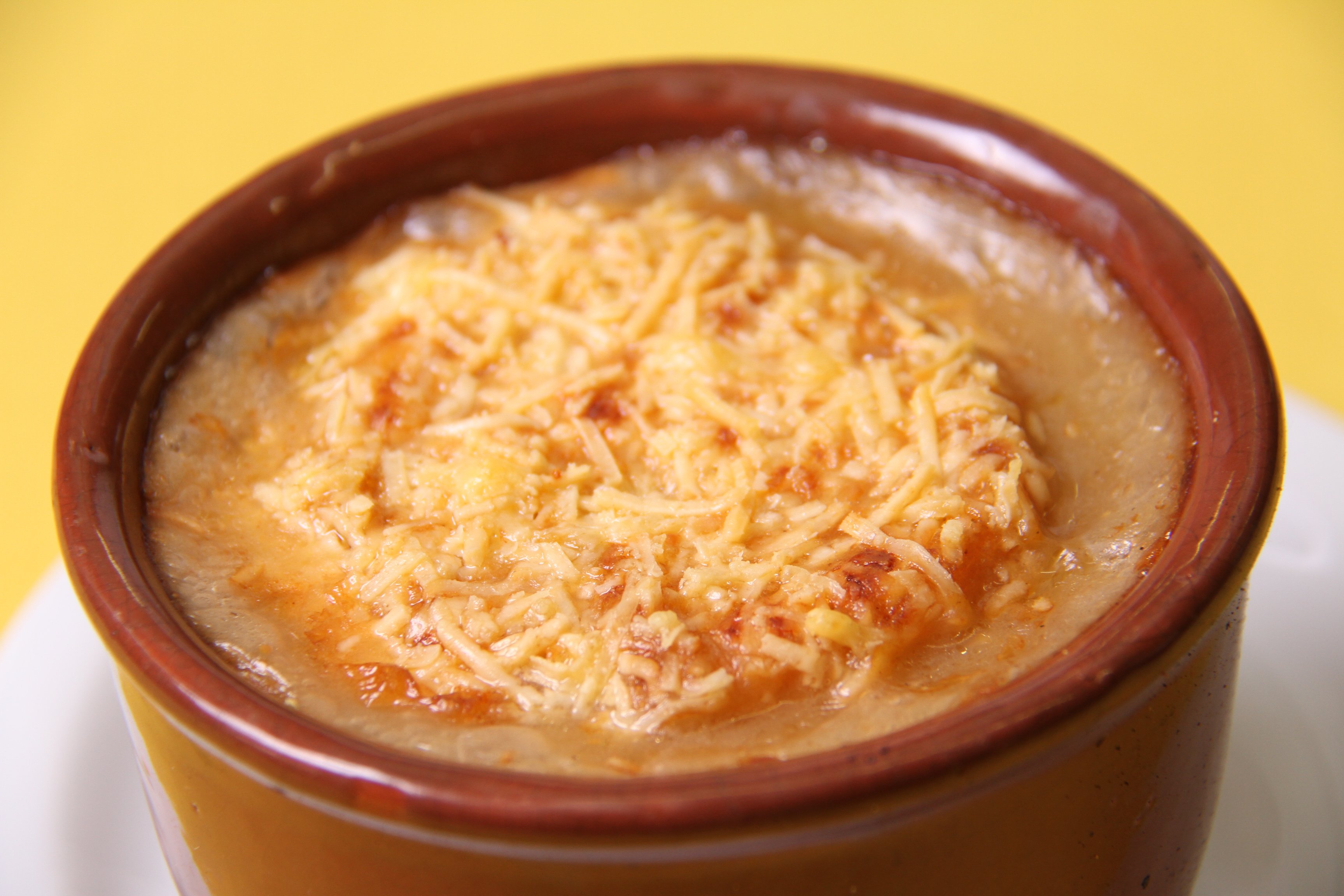 Restaurantes: Aprenda a fazer a sopa de cebola do CEAGESP
