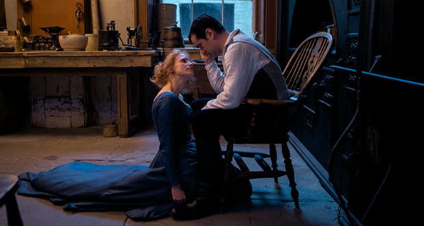 Drama "Miss Julie" traz Jessica Chastain e Colin Farrell em atuações impecáveis