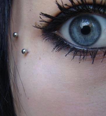 Piercing no rosto