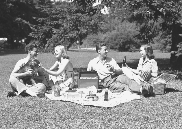 8 vantagens de ter amigos que também namoram