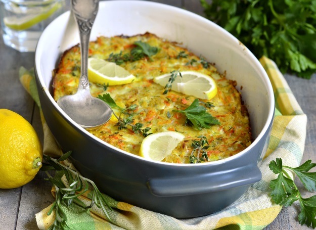 Filé de tilápia ao creme de cebola gratinado