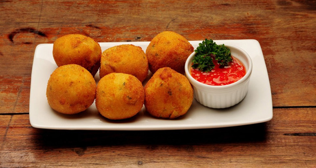 Bolinho de tapioca com carne seca