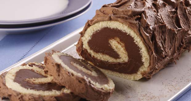 ROCAMBOLE DE CHOCOLATE COM SORVETE FÁCIL