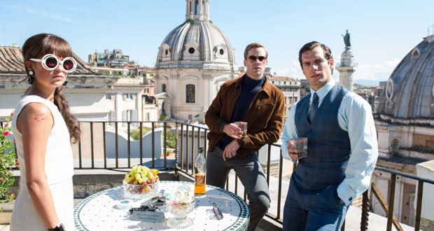 Henry Cavill e Armie Hammer vivem espiões da década de 1960 no