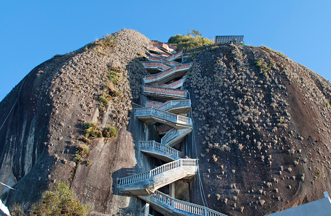 ESCADAS DA ROCHA PEÑÓN DE GUATAPÉ - COLÔMBIA