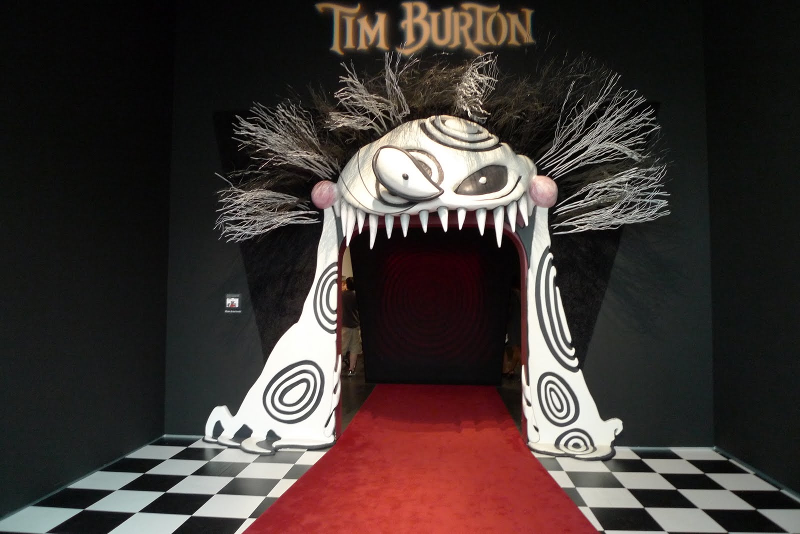 asomadetodosafetos.com - Mega exposição interativa sobre o universo de Tim Burton chega em São Paulo em maio