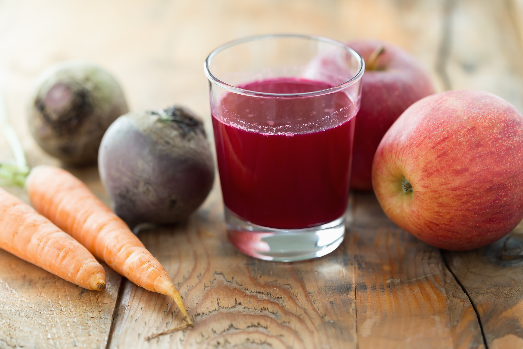 Suco rosa com cenoura