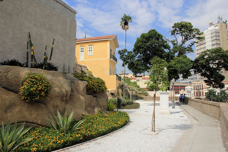 Andar no Jardim Suspenso do Valongo