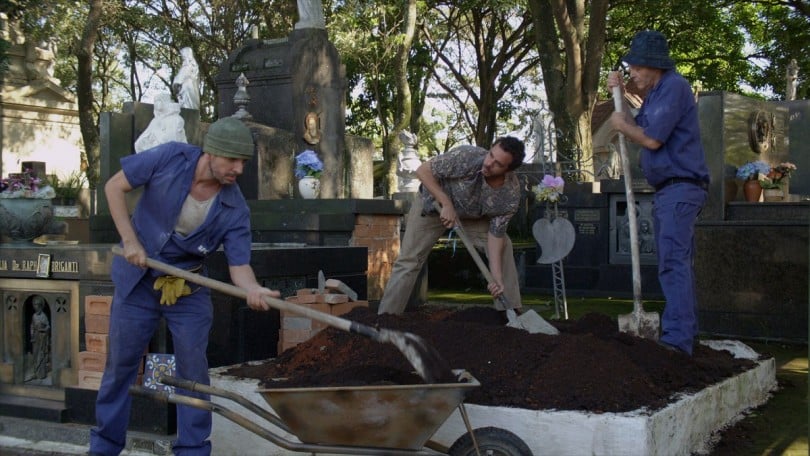 Crítica: “Sinfonia da Necrópole” ganha pontos pela ousadia, mas desaponta no roteiro