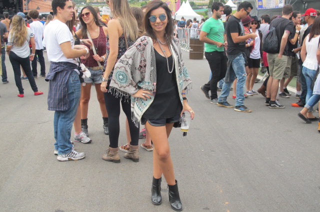 Óculos espelhado e cabelo colorido viram tendência no Lollapalooza 2016