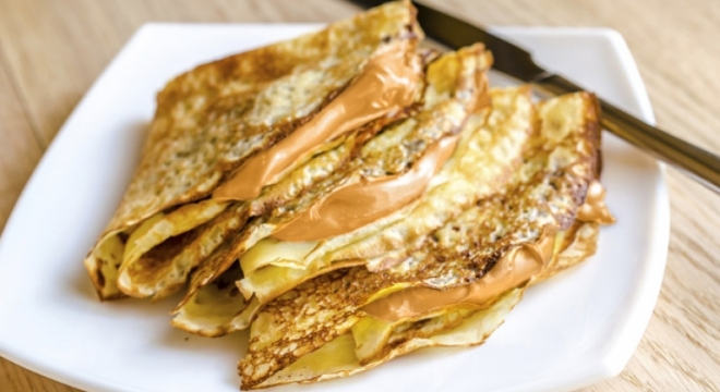 CREPES PROTEICOS COM PASTA DE AMENDOIM