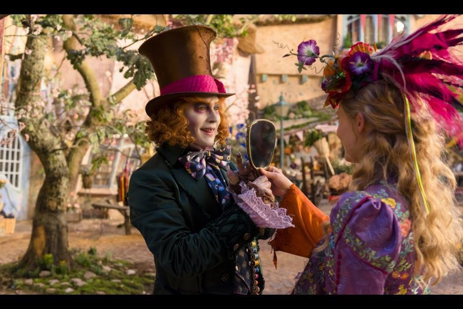 Cinema: Crítica: “Alice Através do Espelho” ignora a obra de Lewis Carroll e explora viagens no tempo em aventura rasa