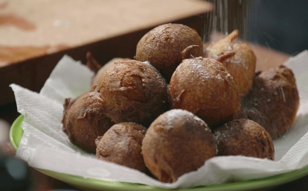 Bolinho de chuva com doce de leite