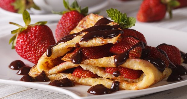 Crepe de chocolate, morango e pimenta