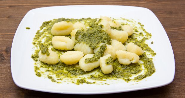 GNOCCHI DE INHAME AO PESTO