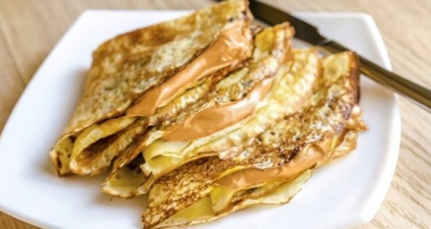 CREPES PROTEICOS COM PASTA DE AMENDOIM