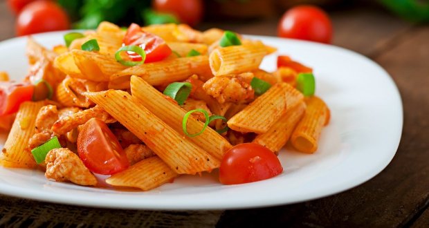 Penne com molho de tomate