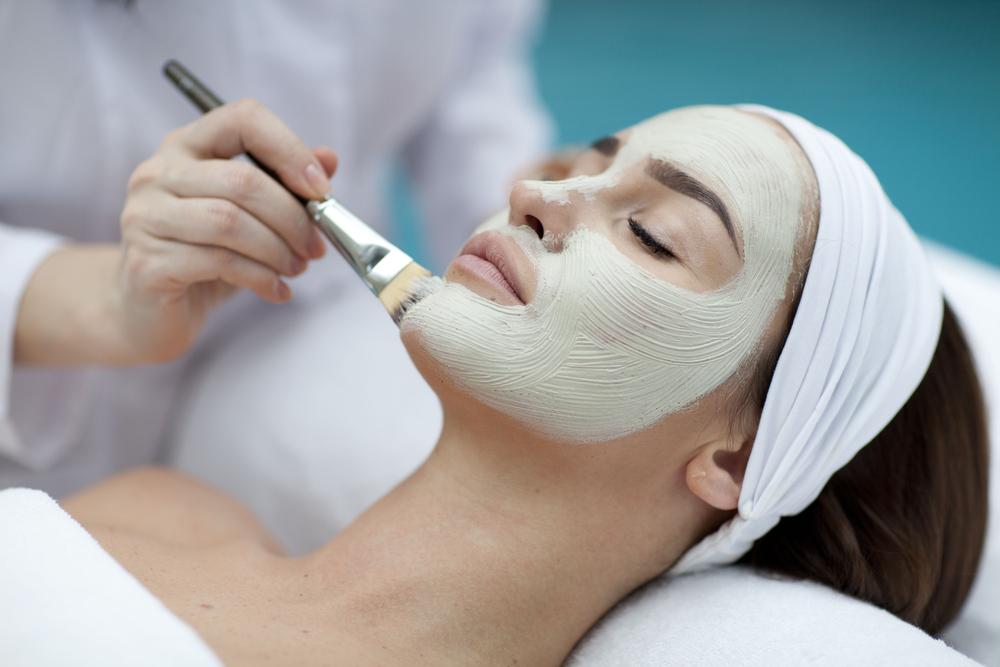 A limpeza de pele ajuda a melhorar a acne? 