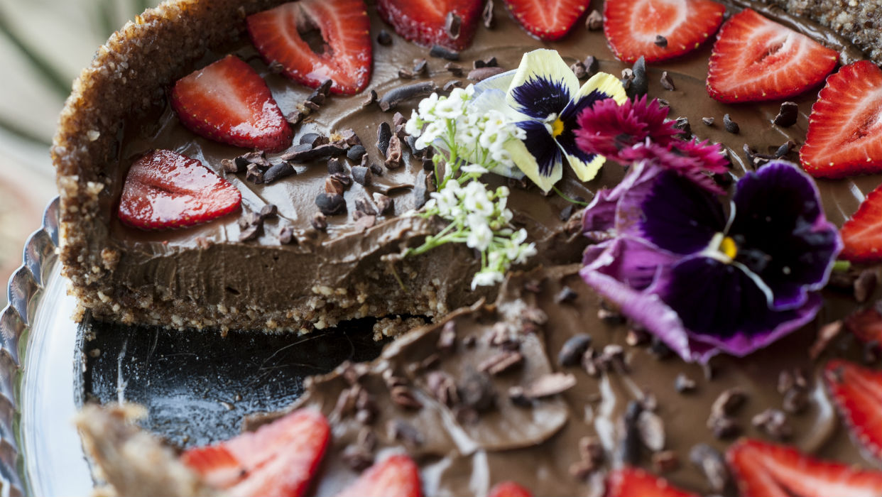 Torta mousse de abacate com cacau