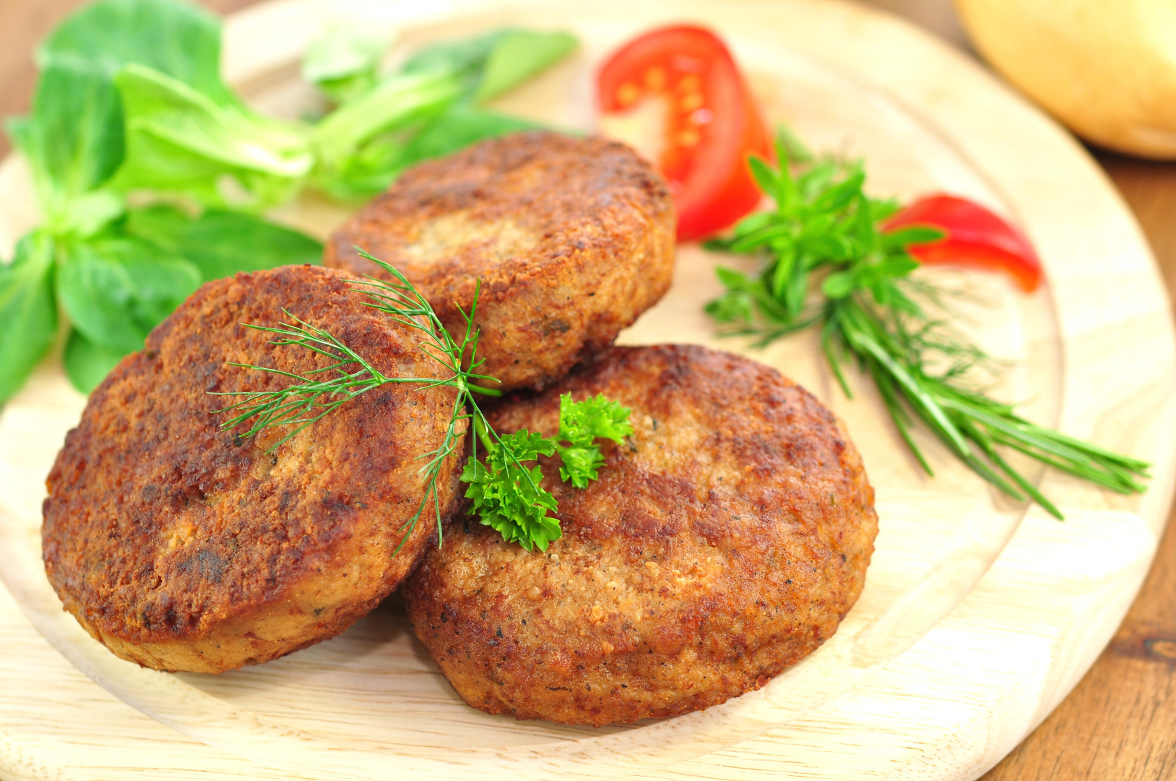 HAMBÚRGUER VEGETARIANO DE QUINOA E COGUMELOS