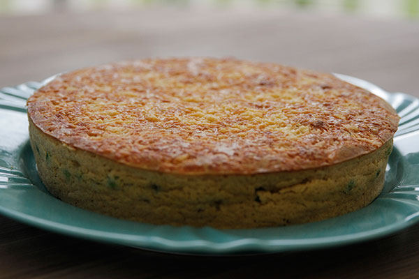 Torta integral de liquidificador de ervilhas e brocólis 