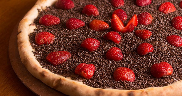 Pizza de Chocolate com Morango