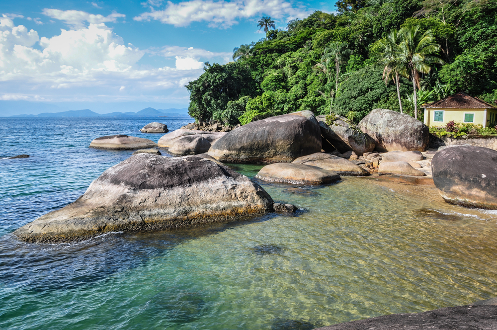 5 ilhas turísticas brasileiras que você tem que explorar neste verão