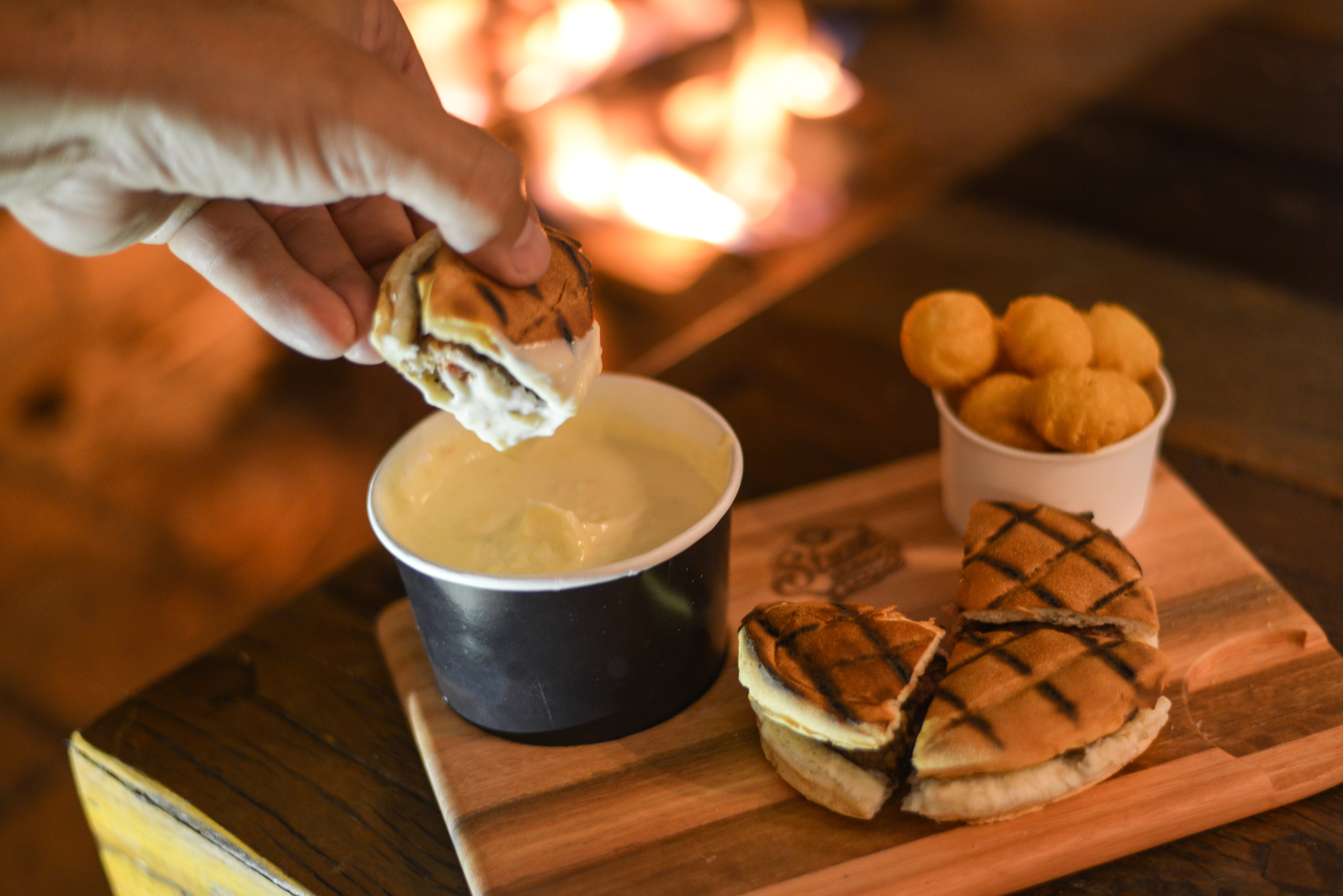 Restaurantes: Stunt Burger serve Hambúrguer de Fondue até domingo