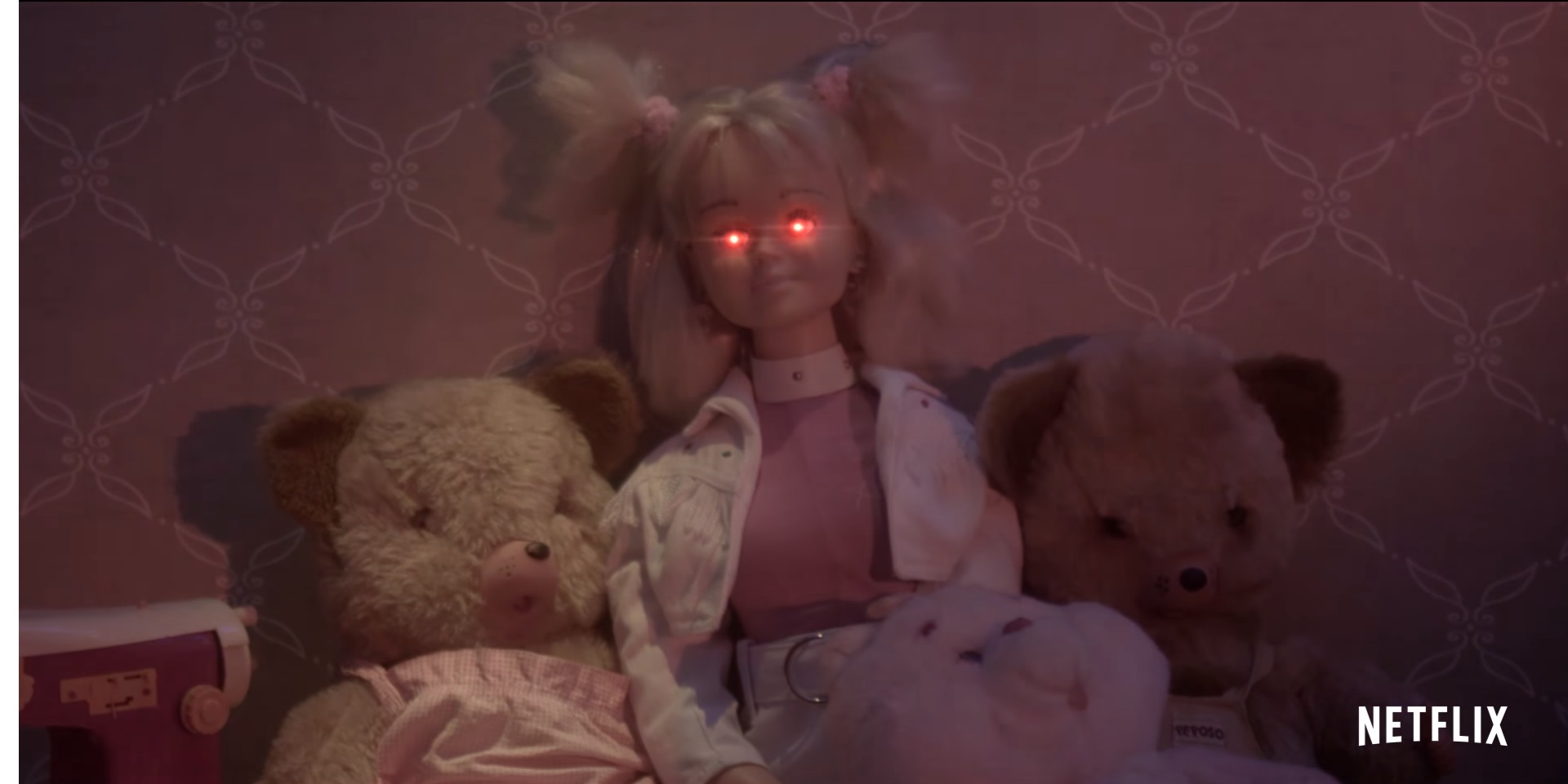 TV: Vídeo promocional de "Stranger Things" usa boneca assustadora da Xuxa 