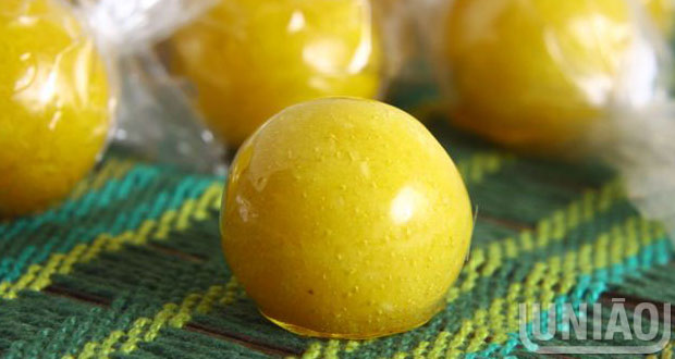 Bala de Coco Caramelada (Bala Baiana)