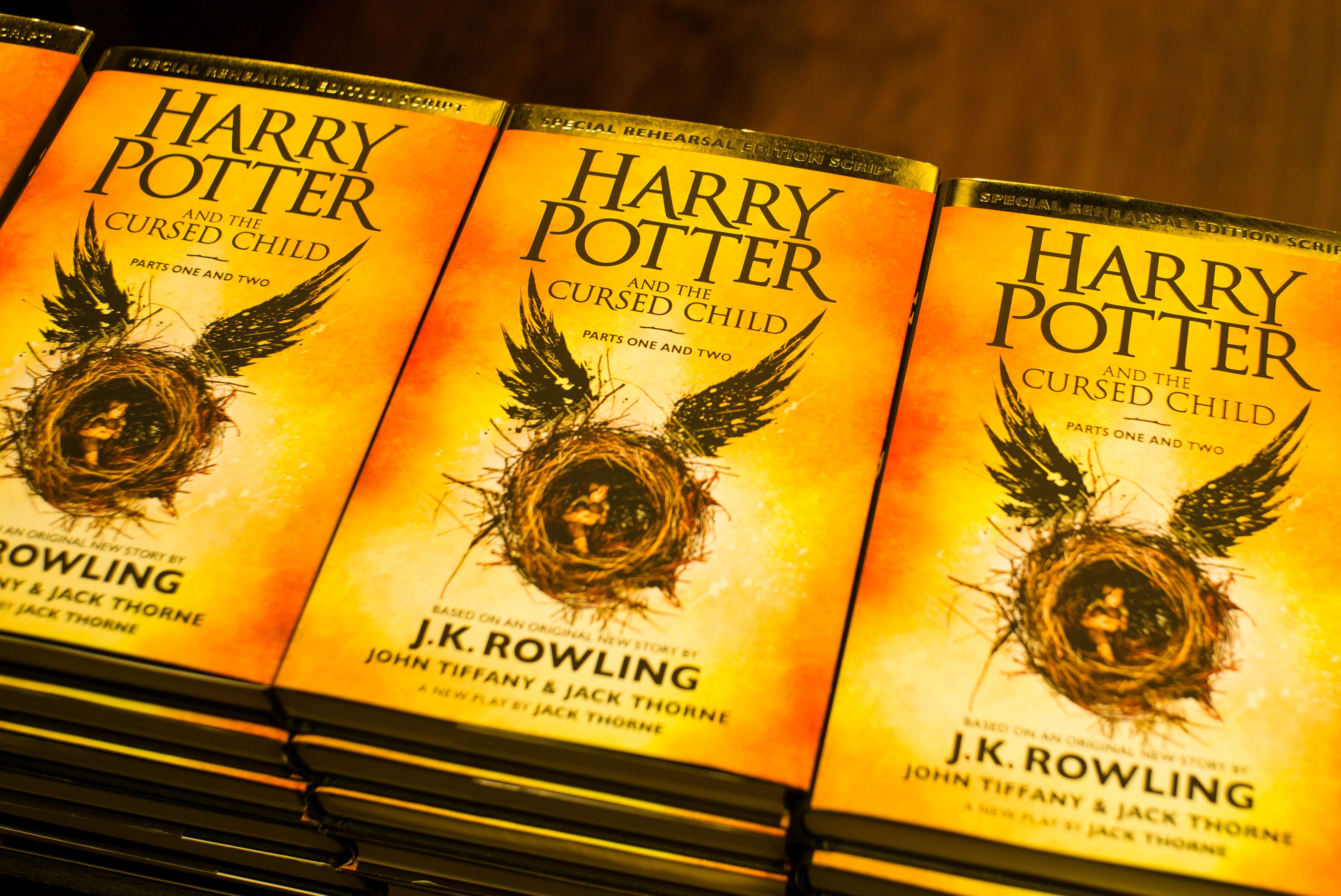 Arte: "Harry Potter and the Cursed Child" vende 2 milhões de cópias em dois dias