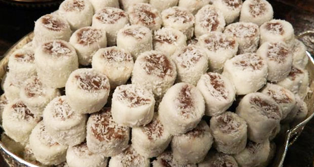 Bala de Coco com Brigadeiro