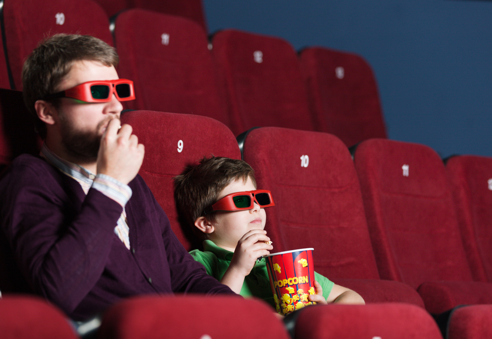 Filhos (antigo): Rede de cinemas oferece ingressos gratuitos para pais acompanhados dos filhos