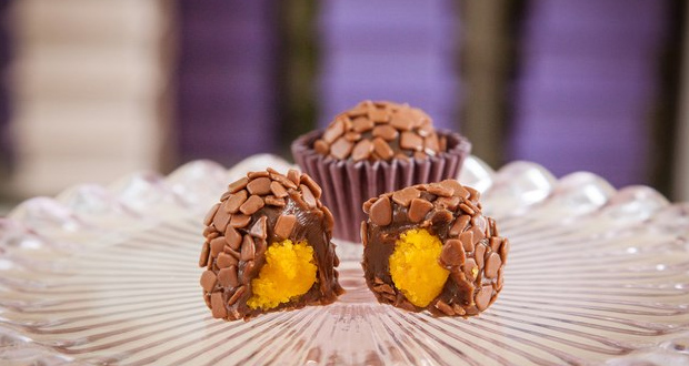 Brigadeiro com bolo de cenoura (BRASIL)