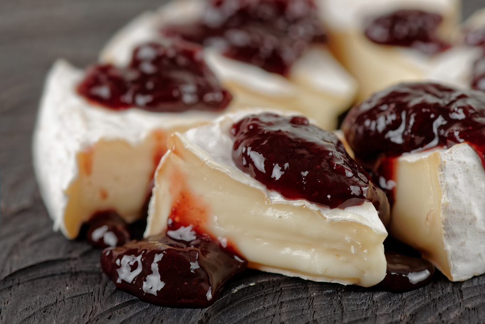 Brie com geleia de blueberries (FRANÇA)