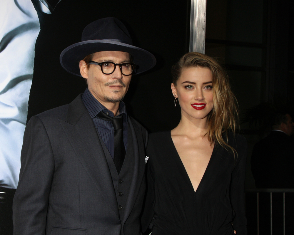 Comportamento: Site publica foto de dedo decepado de Johnny Depp, durante briga com Amber Heard