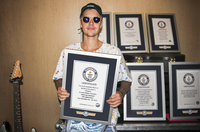 Justin Bieber conquista oito novos recordes no Guinness Book